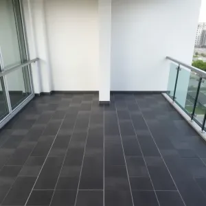 Płytki na balkonie wzdłuż czy w poprzek