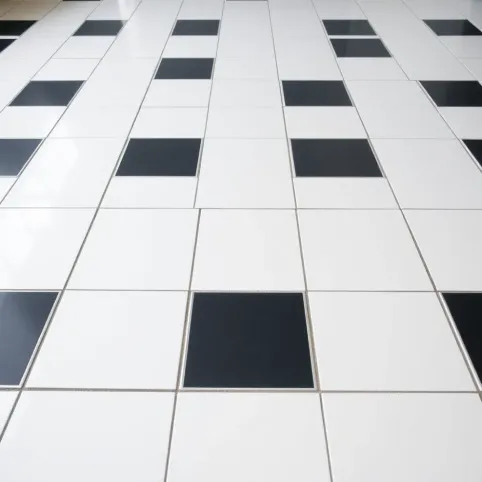 Płytki podłogowe białe z czarnym