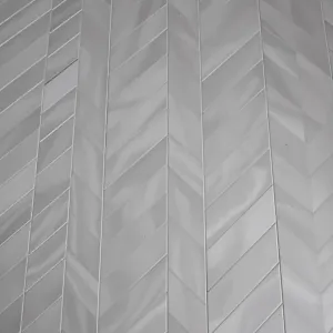 Płytki w jodełkę na podłodze