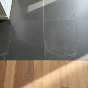 Połączenie paneli z gresem