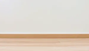 Silikon zamiast listwy przypodłogowej