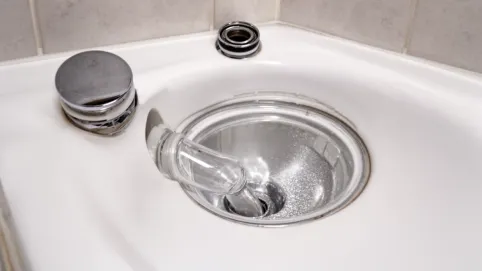 Syfon wannowy czyszczony od góry Geberit