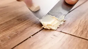 Szpachla do paneli podłogowych