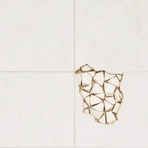 Wiercenie w płytkach z udarem czy bez