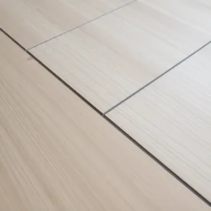 Jak połączyć podłogę drewnianą z płytkami